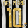 Flocage doré "Del Piero 10" sur fond rayé noir et blanc