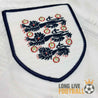 Zoom sur l'écusson brodé des Trois Lions du maillot Angleterre 1998 Umbro