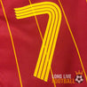 Numéro 7 en flocage jaune sur fond rouge