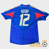 Vue complète du dos du maillot de l’équipe de France 2004 – flocage HENRY 12 avec empiècements rouges sur les manches
