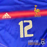 Détail du numéro 12 avec logo Adidas et écusson FFF brodé une étoile – maillot France 2004