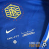 Col vintage du maillot France 2024 avec liseré bleu-blanc-rouge brodé