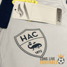Écusson HAC 1872 floqué sur le maillot extérieur Le Havre AC 2020-2021, avec étiquette Joma accrochée