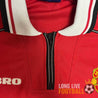 Col rétro sur le maillot vintage 1998/1999 de Manchester United